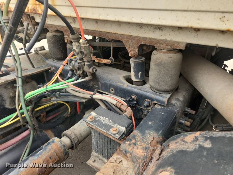 image for item LX9710 2006 Sterling AT9500  semi truck