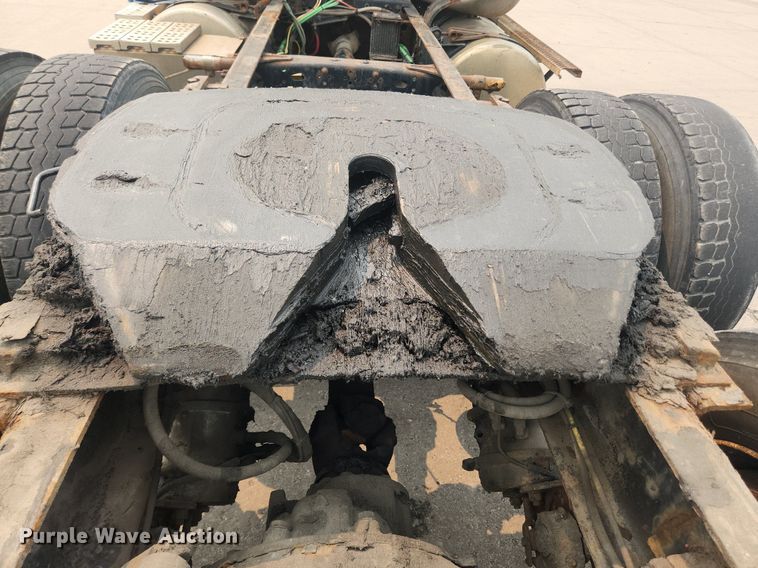 image for item LX9710 2006 Sterling AT9500  semi truck