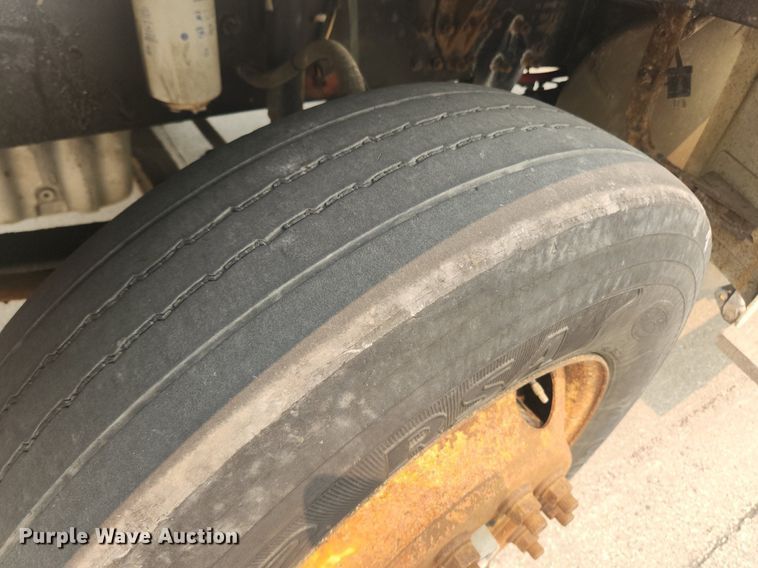 image for item LX9710 2006 Sterling AT9500  semi truck