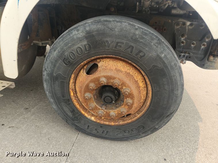 image for item LX9710 2006 Sterling AT9500  semi truck