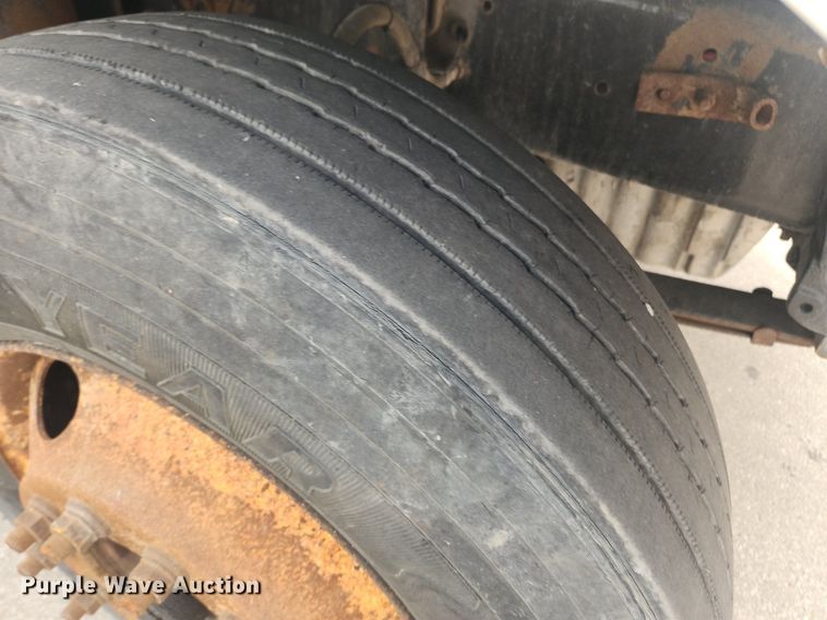 image for item LX9710 2006 Sterling AT9500  semi truck