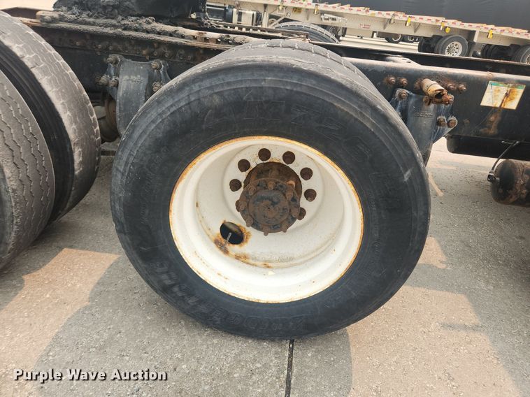 image for item LX9710 2006 Sterling AT9500  semi truck