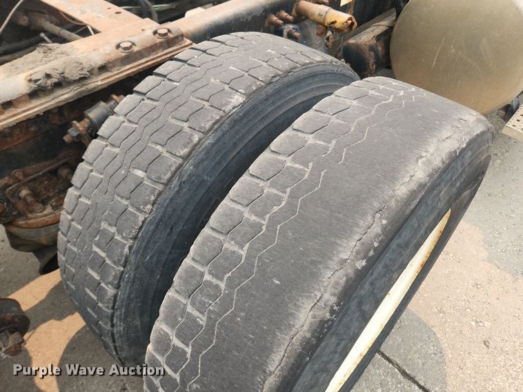 image for item LX9710 2006 Sterling AT9500  semi truck