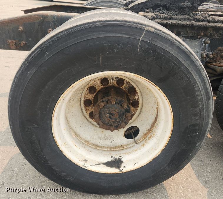 image for item LX9710 2006 Sterling AT9500  semi truck