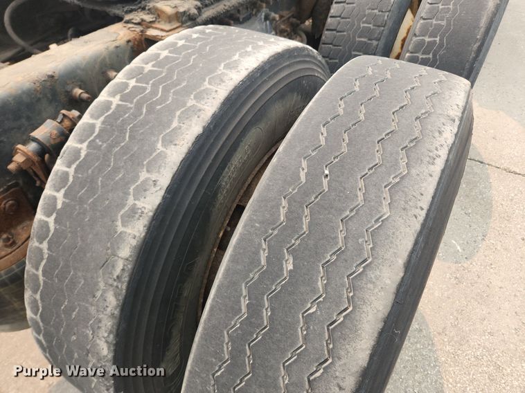 image for item LX9710 2006 Sterling AT9500  semi truck