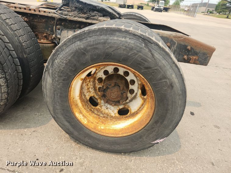 image for item LX9710 2006 Sterling AT9500  semi truck