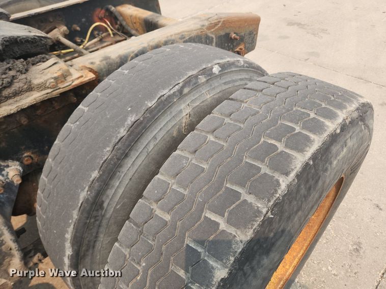 image for item LX9710 2006 Sterling AT9500  semi truck