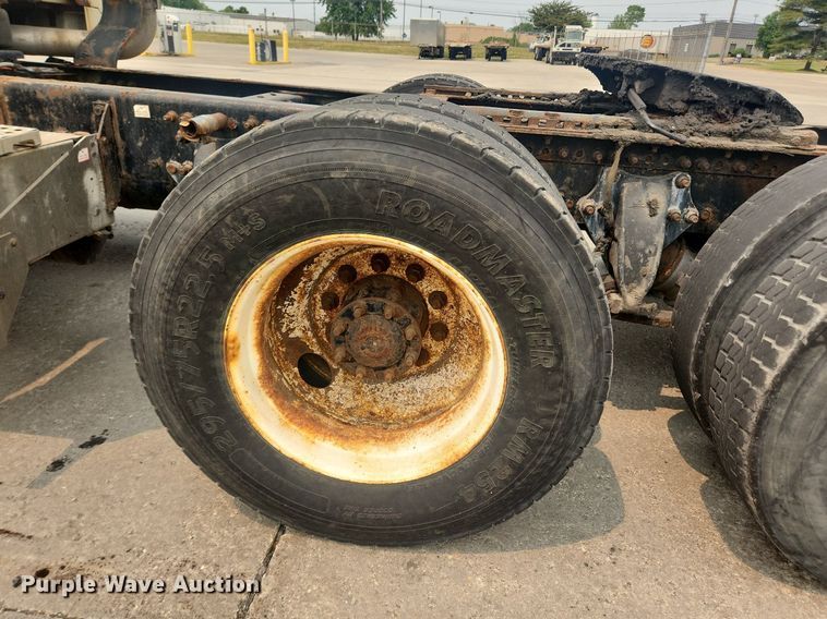 image for item LX9710 2006 Sterling AT9500  semi truck