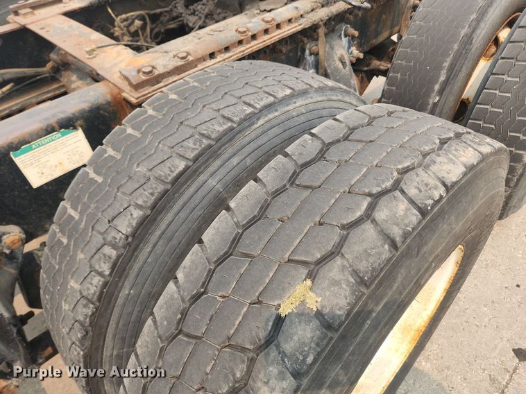 image for item LX9710 2006 Sterling AT9500  semi truck