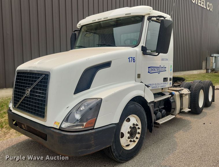 image for item LX9711 2016 Volvo VNL  semi truck