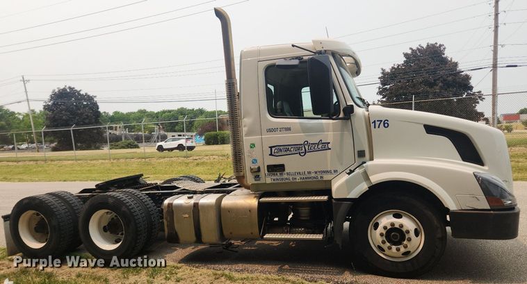 image for item LX9711 2016 Volvo VNL  semi truck