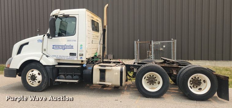 image for item LX9711 2016 Volvo VNL  semi truck