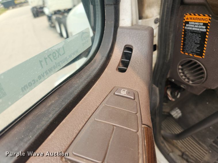 image for item LX9711 2016 Volvo VNL  semi truck