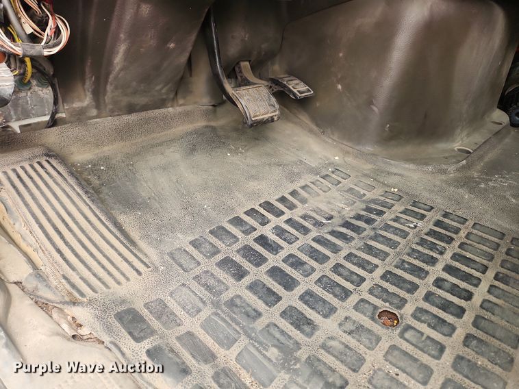 image for item LX9711 2016 Volvo VNL  semi truck