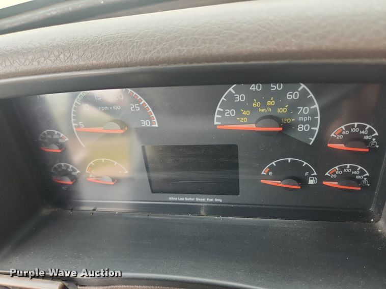 image for item LX9711 2016 Volvo VNL  semi truck