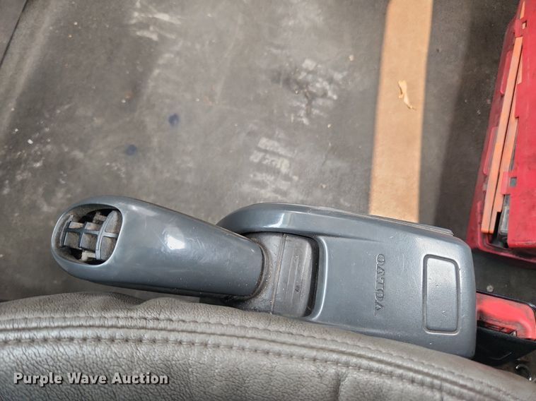 image for item LX9711 2016 Volvo VNL  semi truck