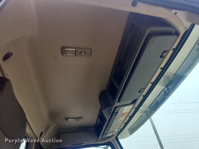 image for item LX9711 2016 Volvo VNL  semi truck