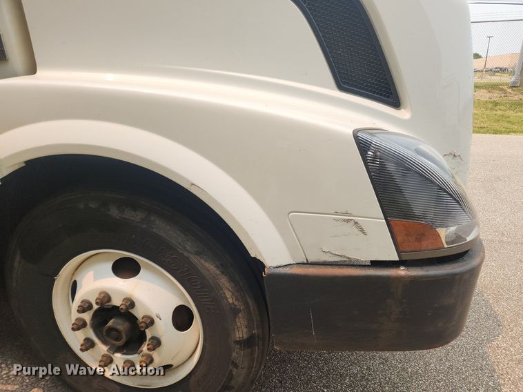 image for item LX9711 2016 Volvo VNL  semi truck