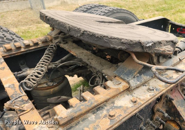 image for item LX9711 2016 Volvo VNL  semi truck