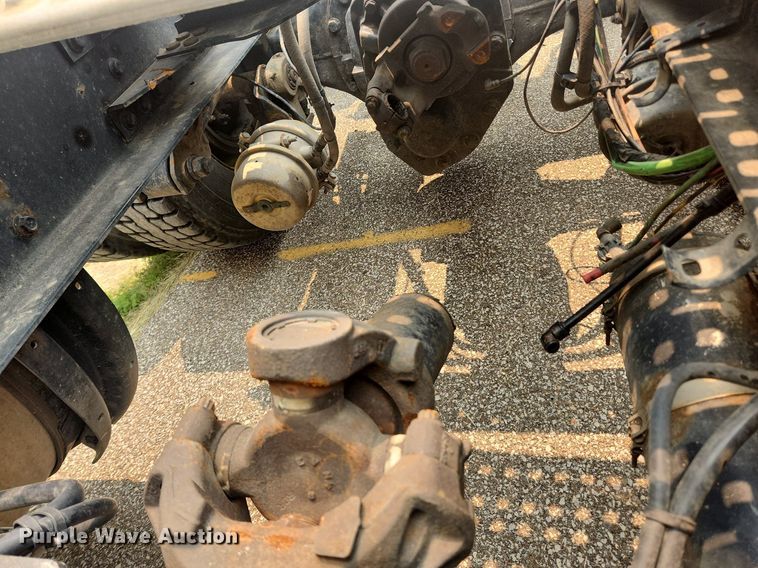 image for item LX9711 2016 Volvo VNL  semi truck