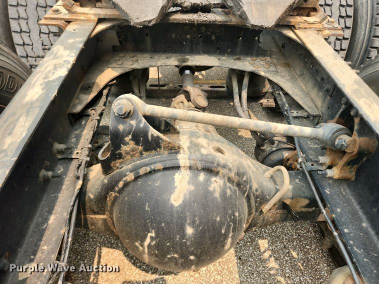 image for item LX9711 2016 Volvo VNL  semi truck