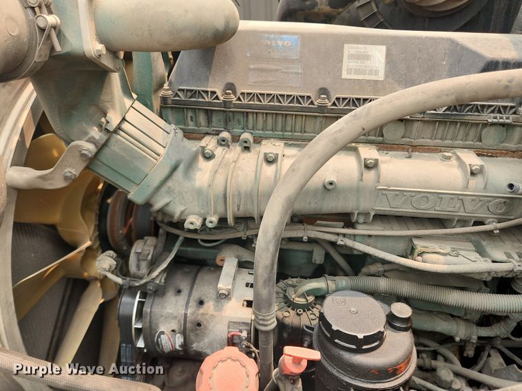 image for item LX9711 2016 Volvo VNL  semi truck