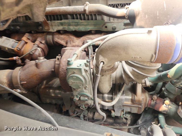 image for item LX9711 2016 Volvo VNL  semi truck