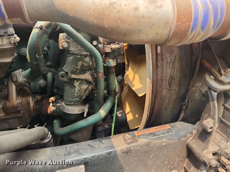 image for item LX9711 2016 Volvo VNL  semi truck