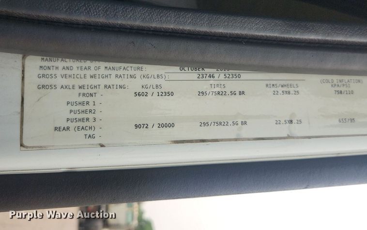 image for item LX9711 2016 Volvo VNL  semi truck