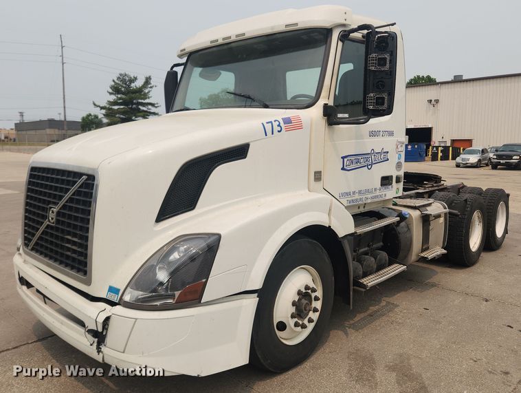 image for item LX9712 2016 Volvo VNL  semi truck