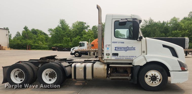 image for item LX9712 2016 Volvo VNL  semi truck