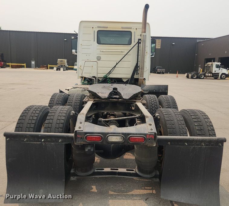 image for item LX9712 2016 Volvo VNL  semi truck