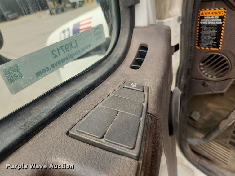 image for item LX9712 2016 Volvo VNL  semi truck