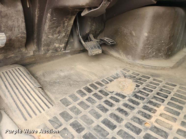 image for item LX9712 2016 Volvo VNL  semi truck