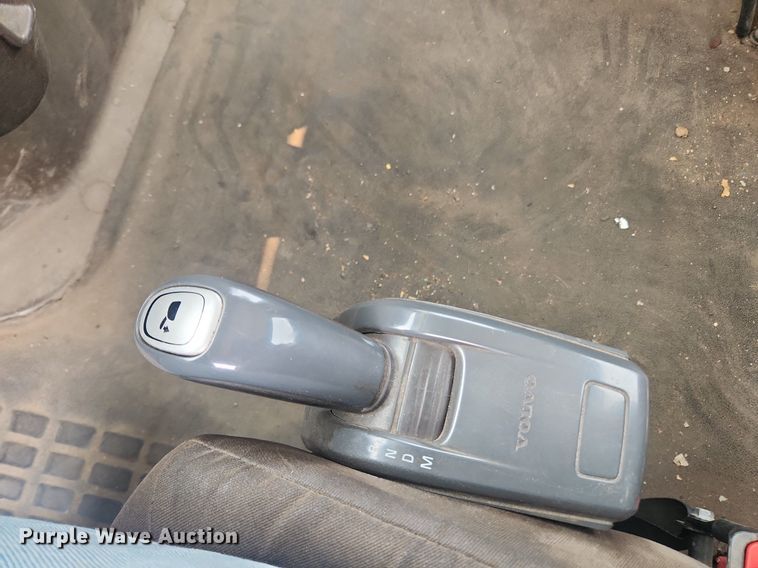 image for item LX9712 2016 Volvo VNL  semi truck