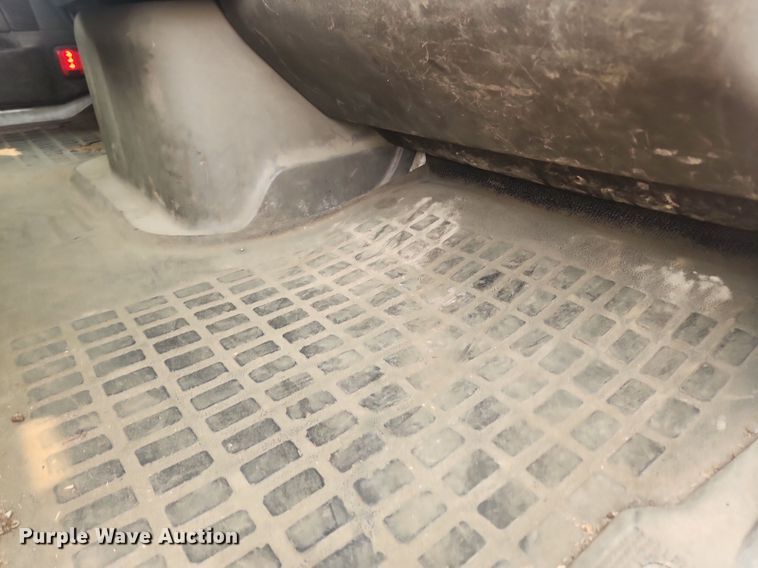 image for item LX9712 2016 Volvo VNL  semi truck