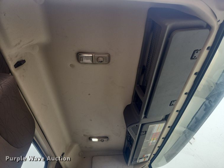 image for item LX9712 2016 Volvo VNL  semi truck