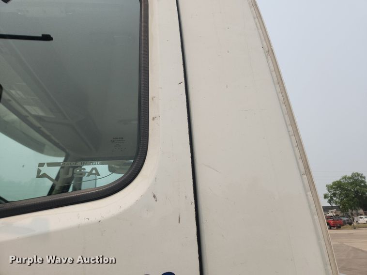 image for item LX9712 2016 Volvo VNL  semi truck