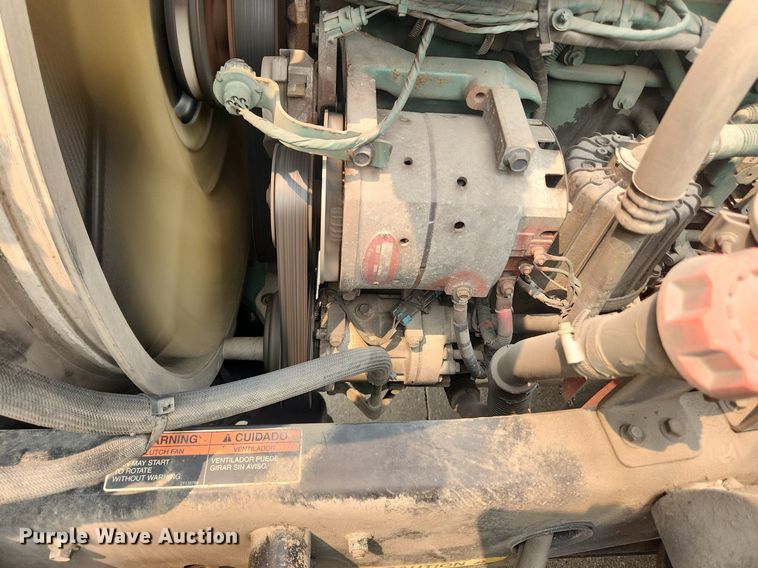 image for item LX9712 2016 Volvo VNL  semi truck