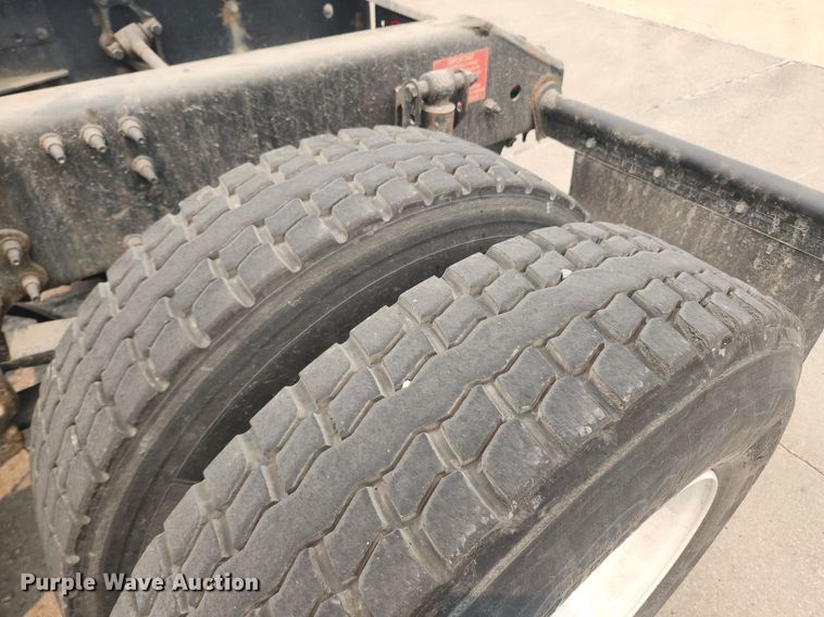 image for item LX9712 2016 Volvo VNL  semi truck