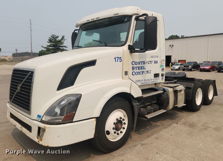 image for item LX9713 2016 Volvo VNL  semi truck