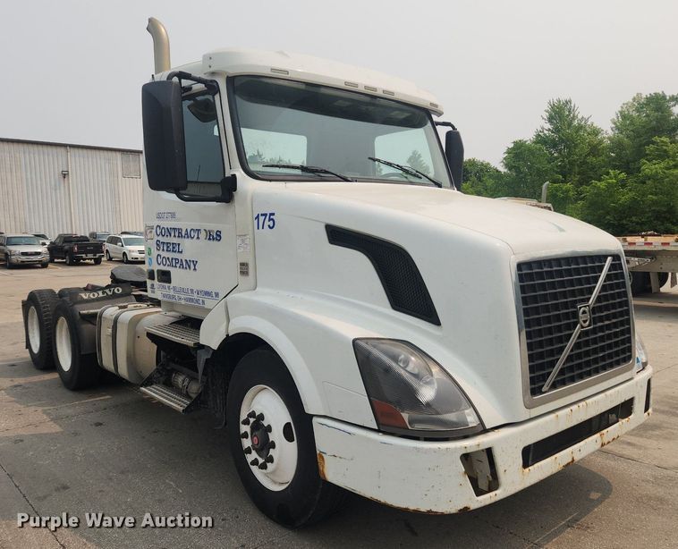 image for item LX9713 2016 Volvo VNL  semi truck