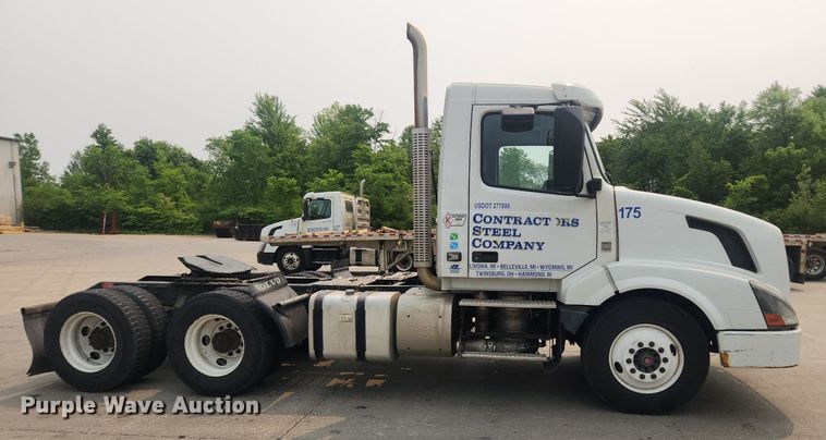 image for item LX9713 2016 Volvo VNL  semi truck