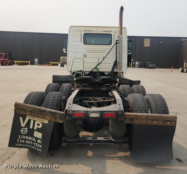 image for item LX9713 2016 Volvo VNL  semi truck