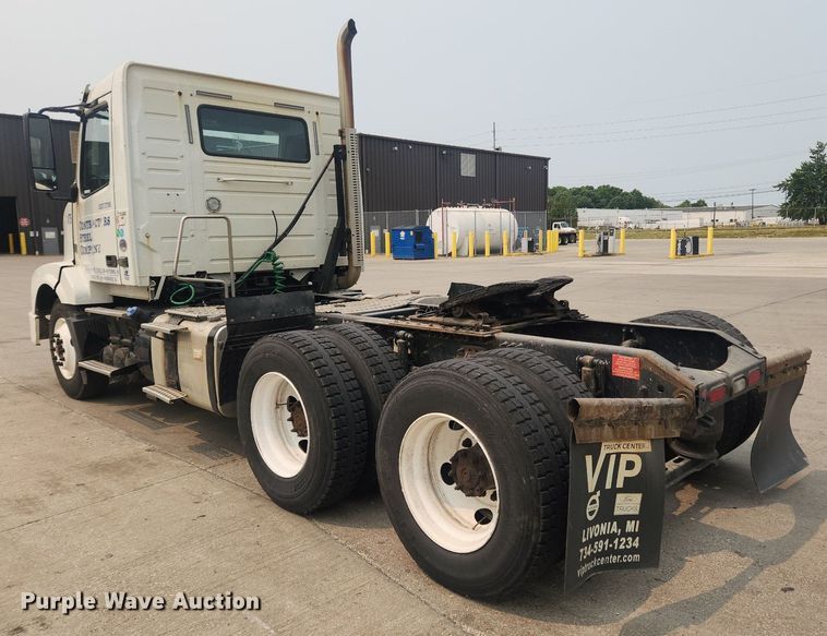 image for item LX9713 2016 Volvo VNL  semi truck