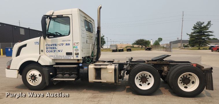 image for item LX9713 2016 Volvo VNL  semi truck