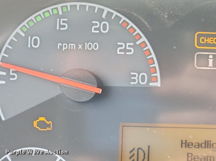 image for item LX9713 2016 Volvo VNL  semi truck