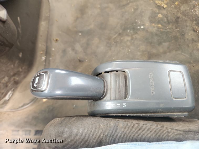 image for item LX9713 2016 Volvo VNL  semi truck