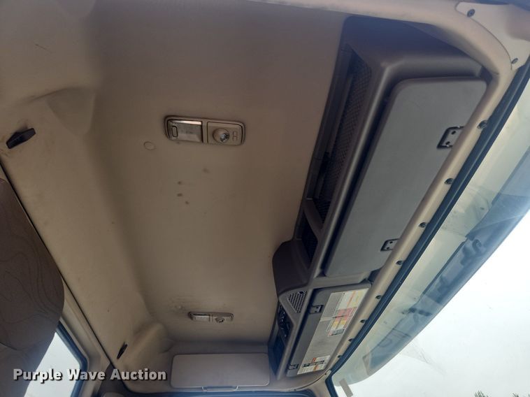 image for item LX9713 2016 Volvo VNL  semi truck