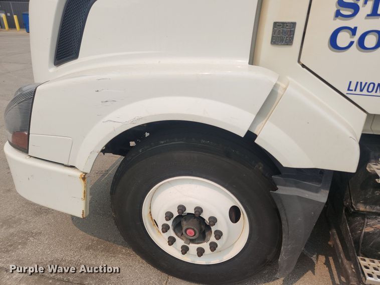 image for item LX9713 2016 Volvo VNL  semi truck